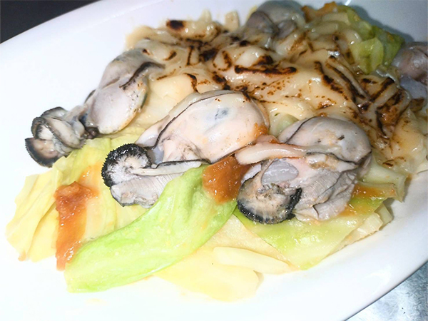 冬キャベツを使った牡蠣の味噌チーズ焼き