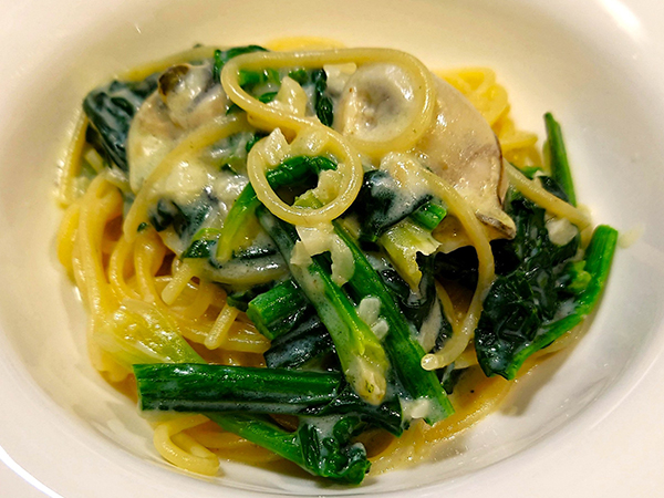 ちぢみほうれん草と牡蠣のパスタ