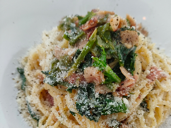 寒締めほうれん草のクリームパスタ